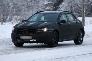 Mercedes-Benz GLA snow test